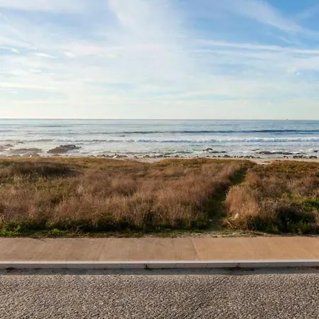 Comfortable House In With Sea View And Parking