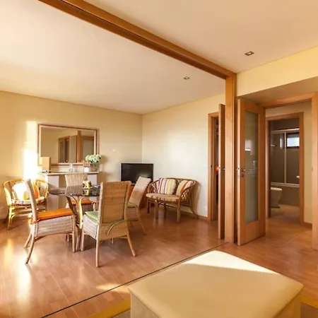 Comfortable House In With Sea View And Parking *