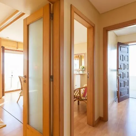 Comfortable House In With Sea View And Parking *