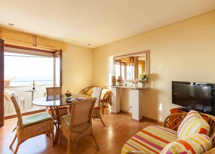 Vakantiehuis Comfortable House In With Sea View And Parking