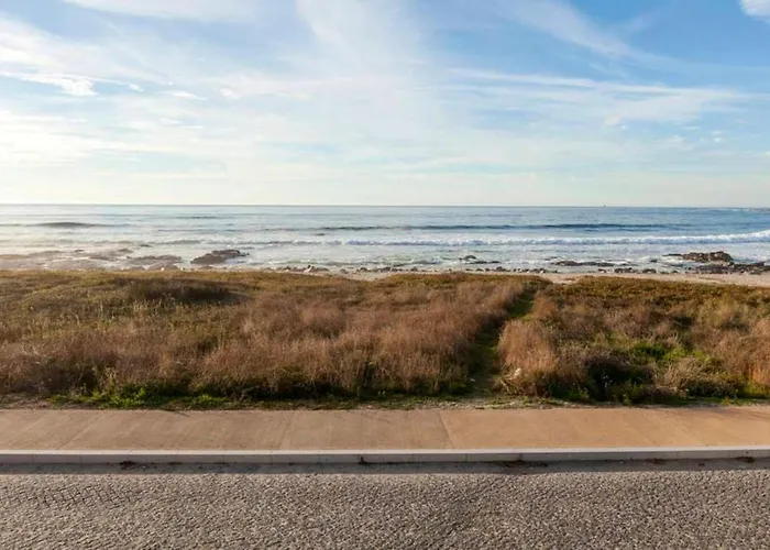 Comfortable House In With Sea View And Parking